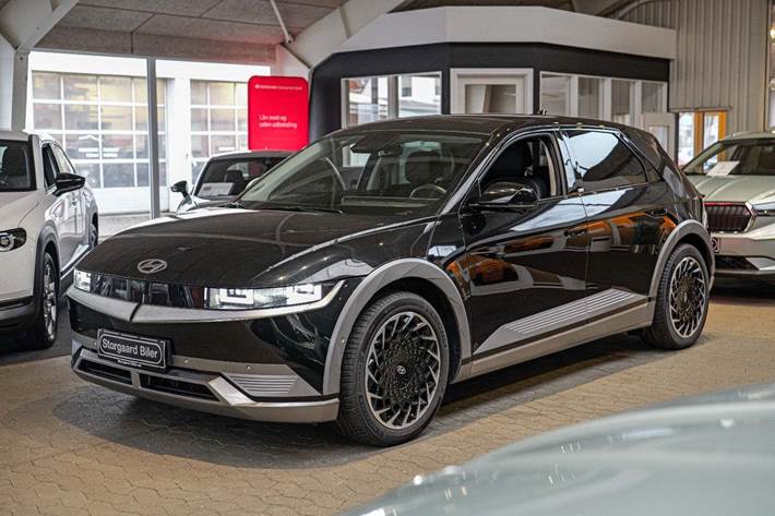 Sort Hyundai Ioniq 5 fra 2021 set udefra