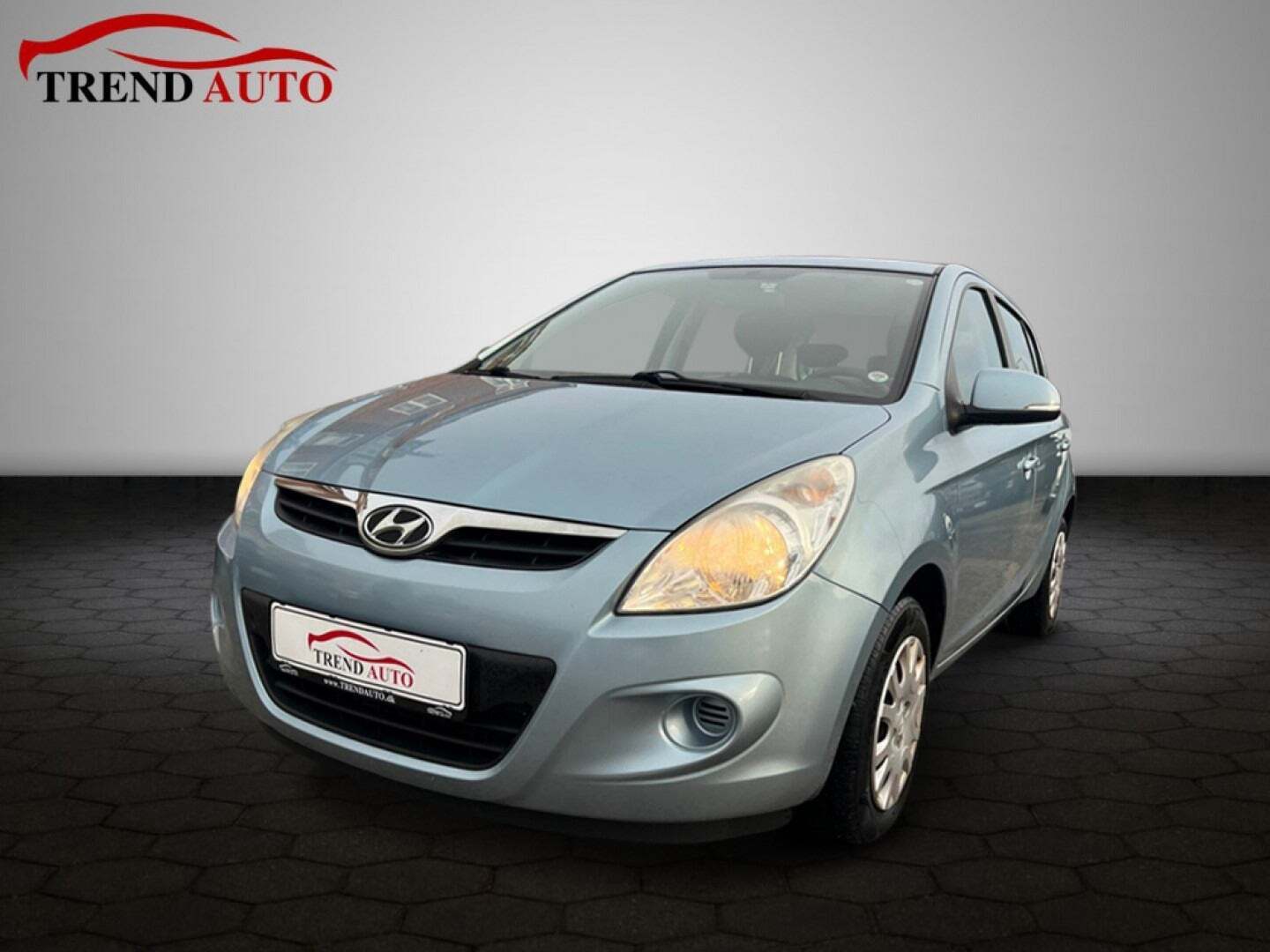 Blå Hyundai i20 fra 2012