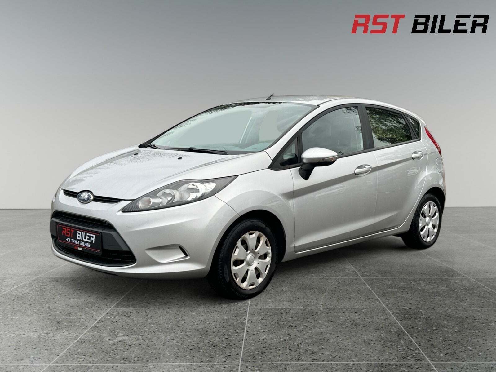 undefined Ford Fiesta fra 2010 set udefra