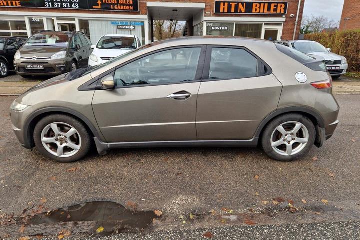 Beige Honda Civic fra 2006