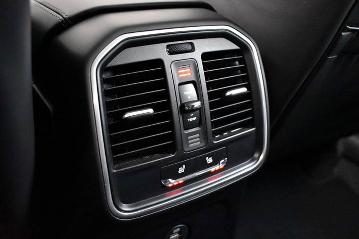 Sort Porsche Macan S fra 2017 set indefra