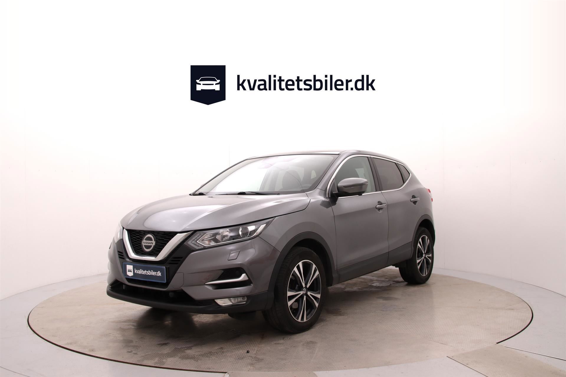 Grå Nissan Qashqai fra 2021 set udefra