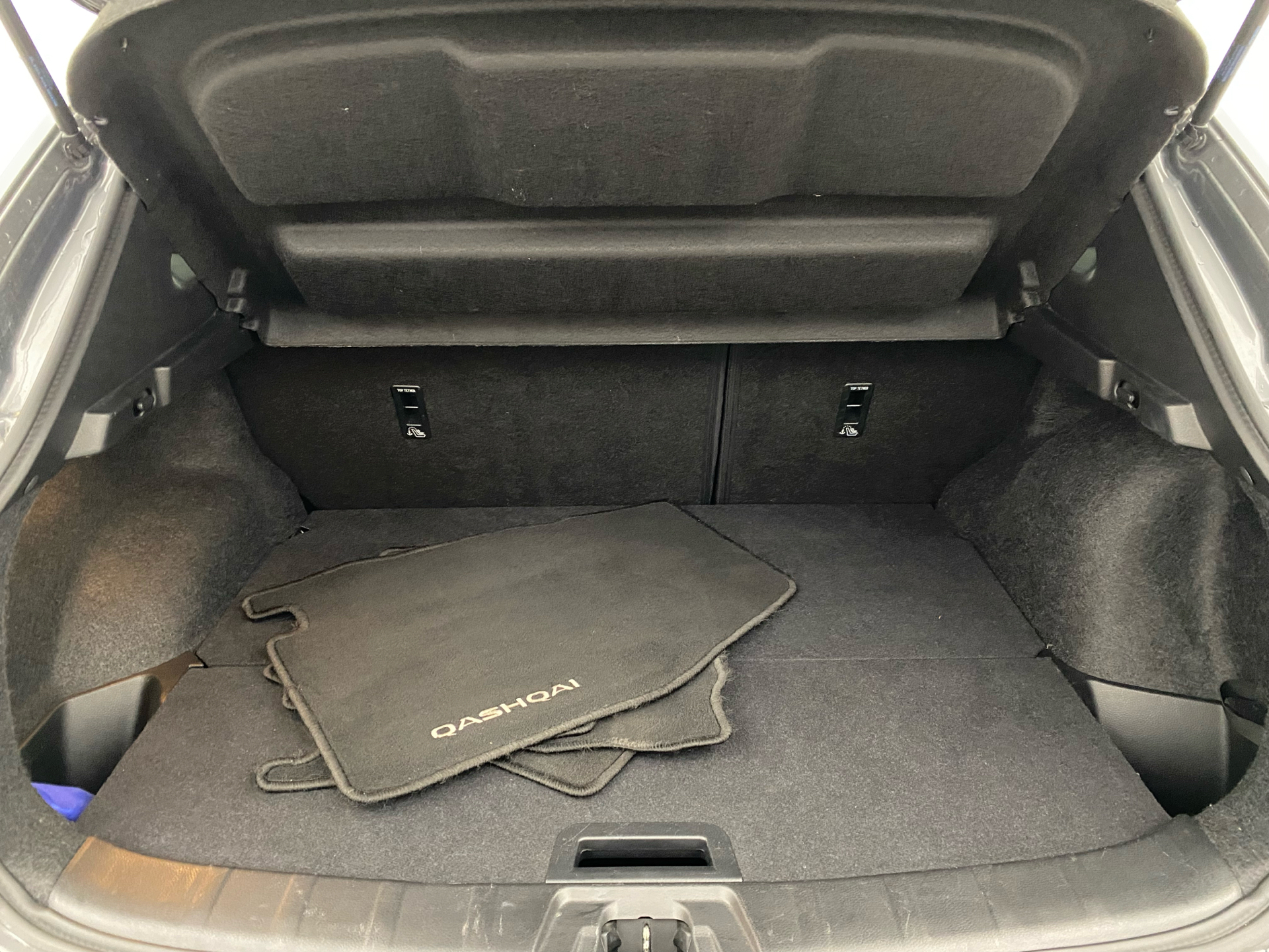 Grå Nissan Qashqai fra 2021