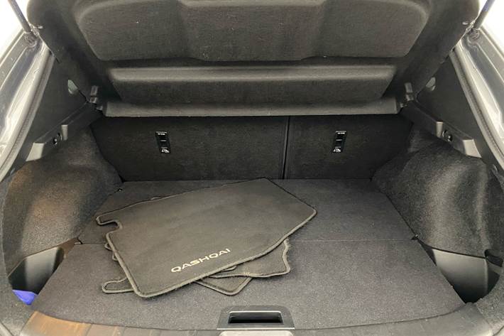 Grå Nissan Qashqai fra 2021