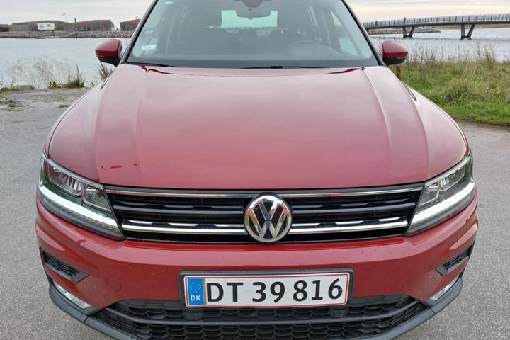 Rød VW Tiguan fra 2016