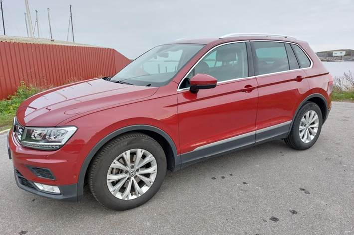 Rød VW Tiguan fra 2016