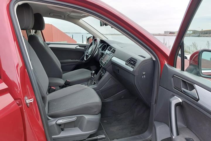 Rød VW Tiguan fra 2016