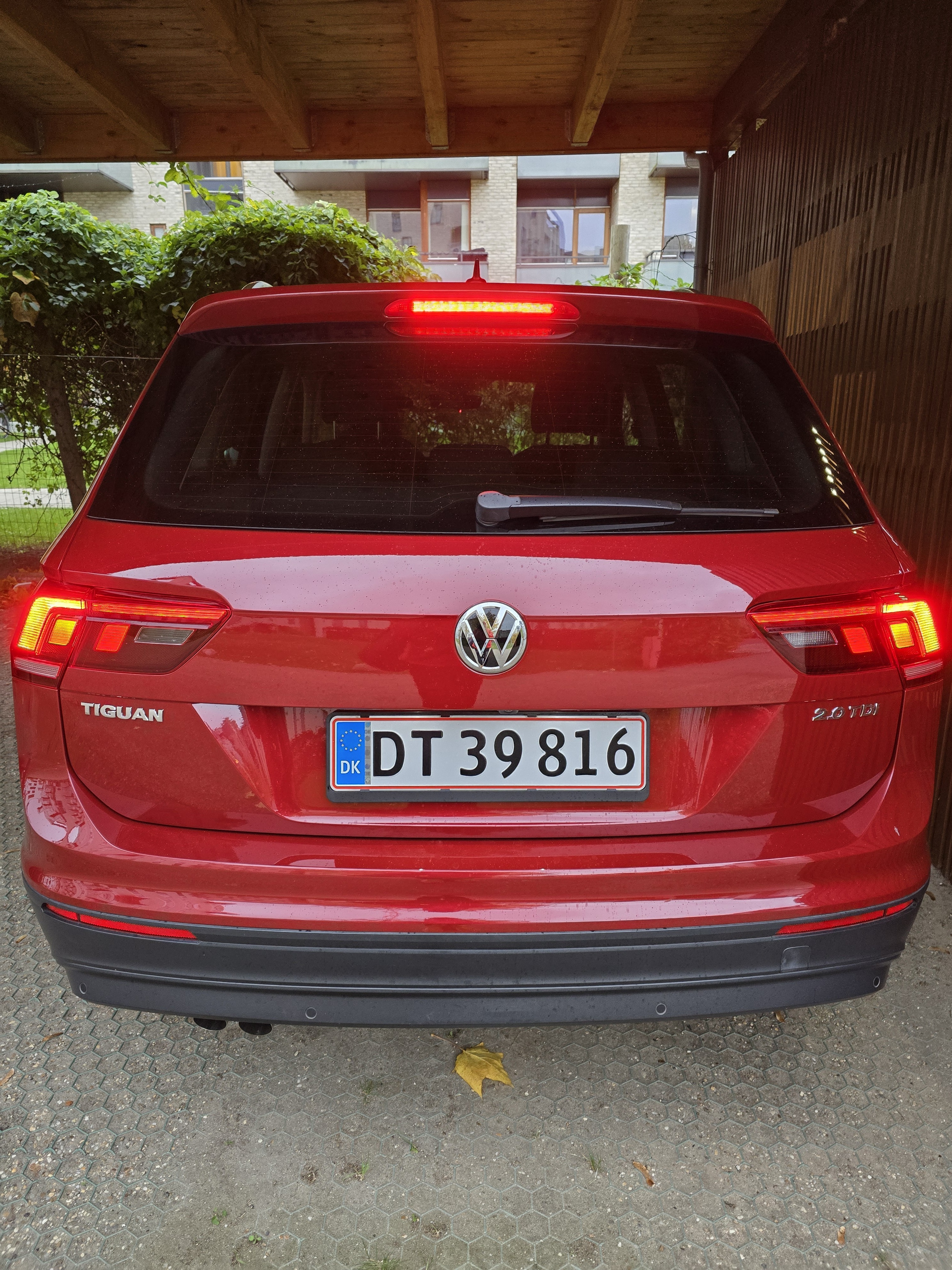 Rød VW Tiguan fra 2016
