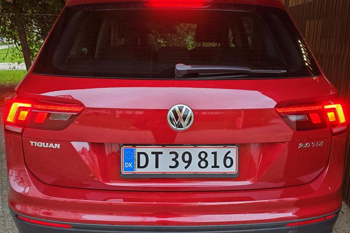 Rød VW Tiguan fra 2016