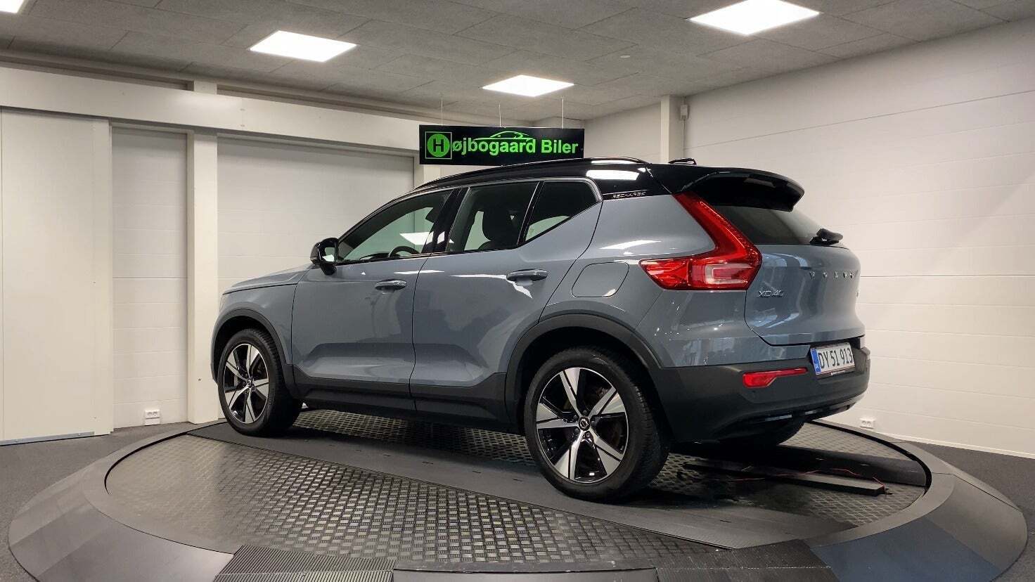 Grå Volvo XC40 fra 2022