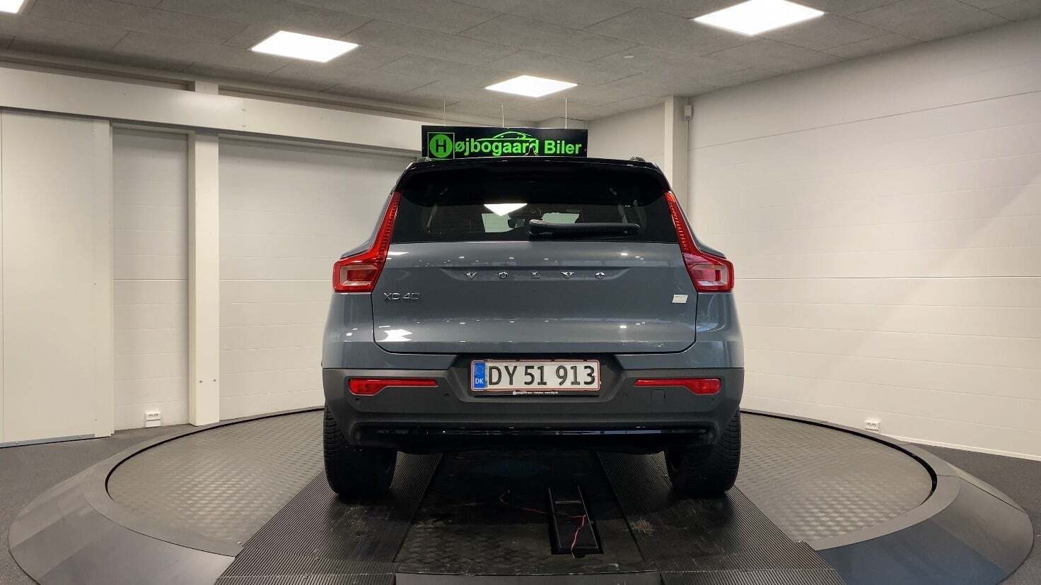 Grå Volvo XC40 fra 2022