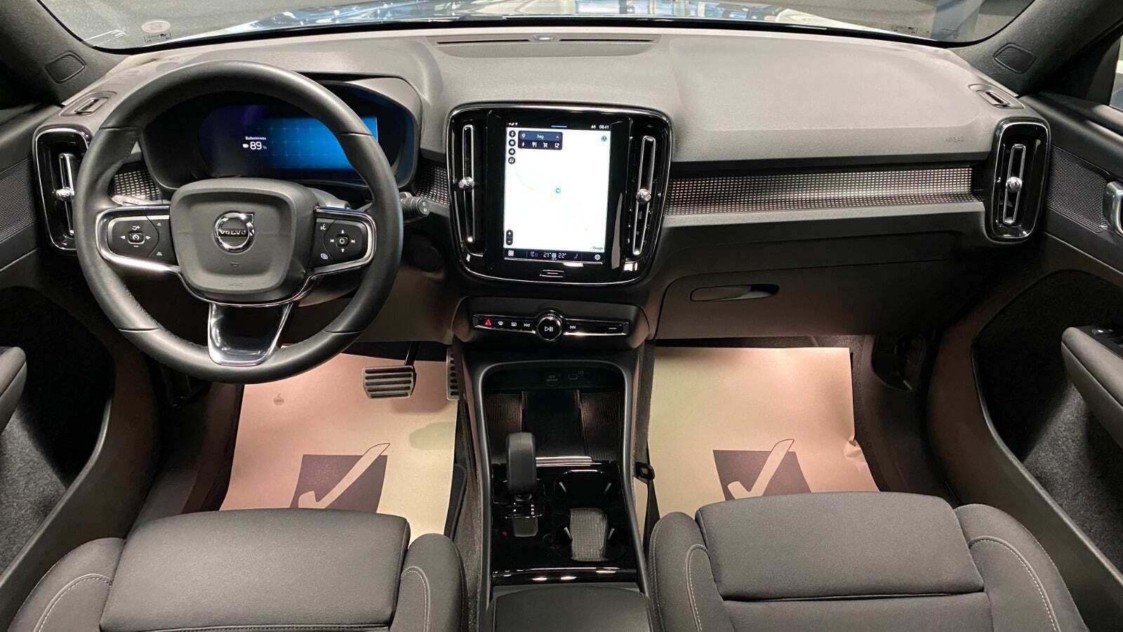 Grå Volvo XC40 fra 2022