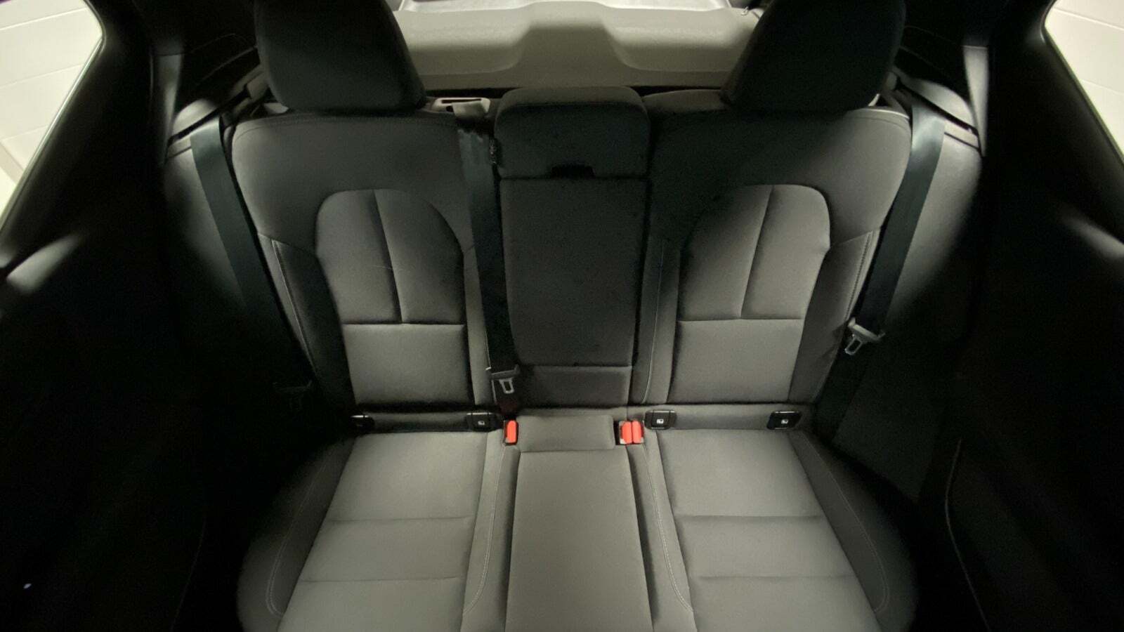 Grå Volvo XC40 fra 2022