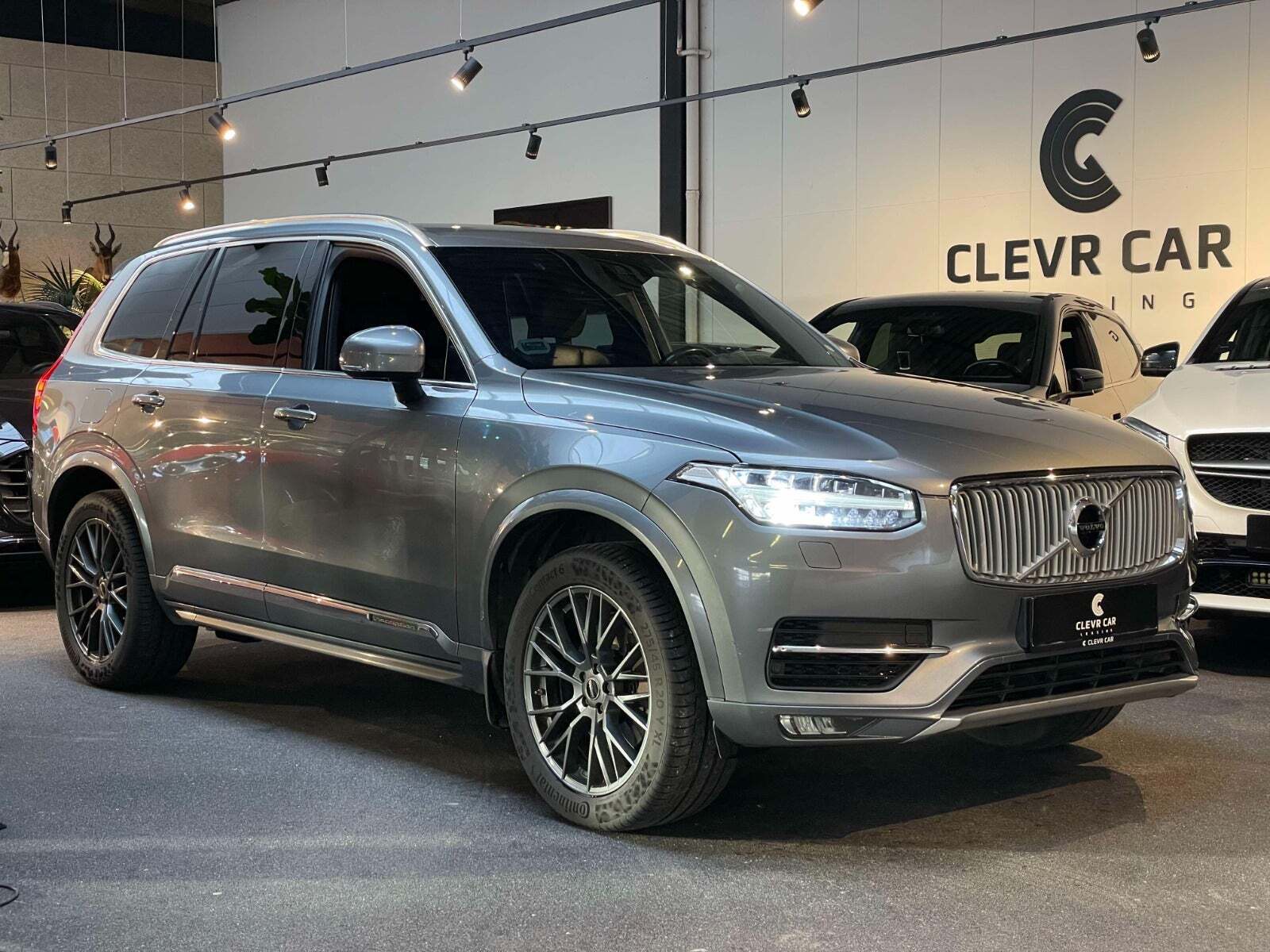 Sølv Volvo XC90 fra 2016 set udefra