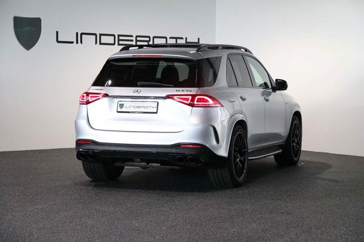 Sølv Mercedes GLE53 fra 2020 set udefra