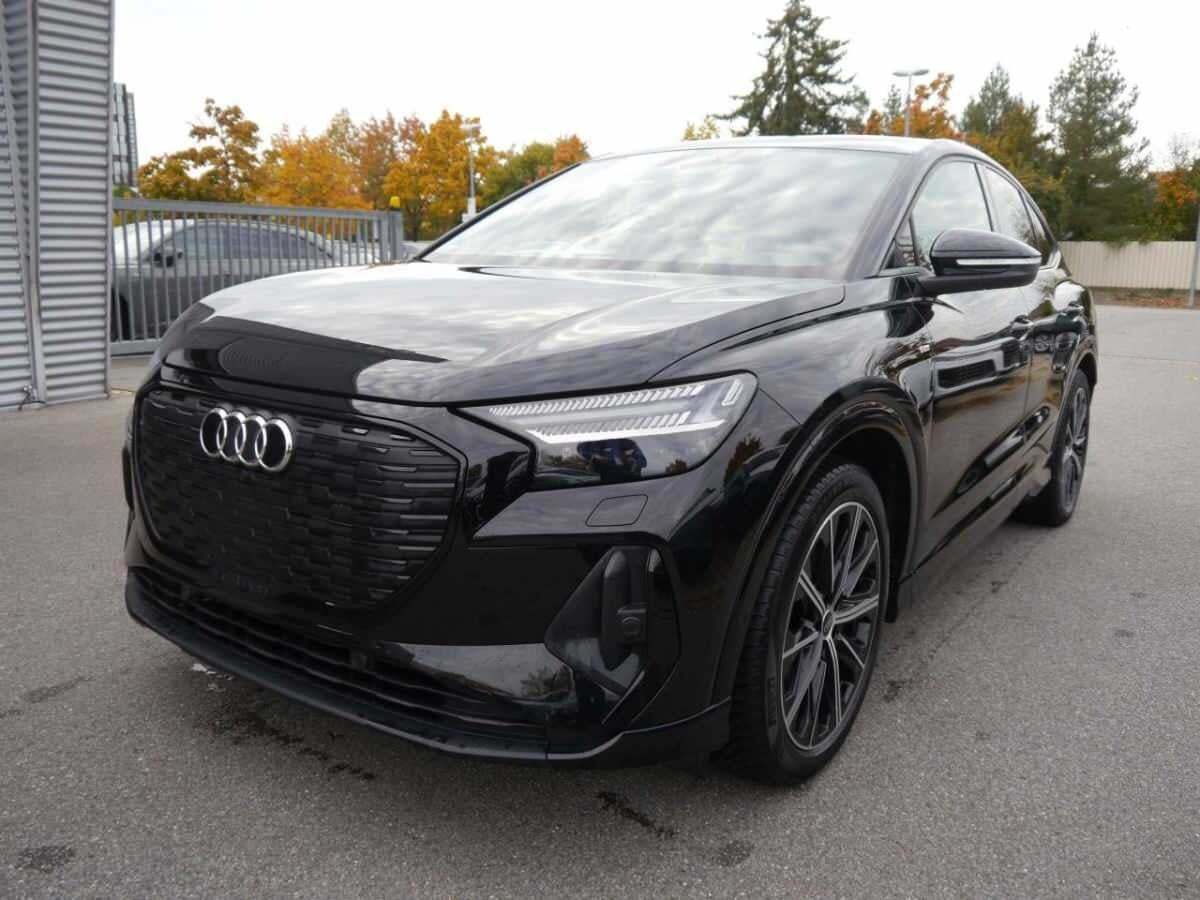 Sort Audi Q4 e-tron fra 2022 set udefra