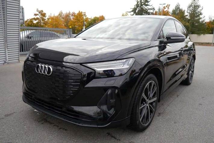 Sort Audi Q4 e-tron fra 2022 set udefra