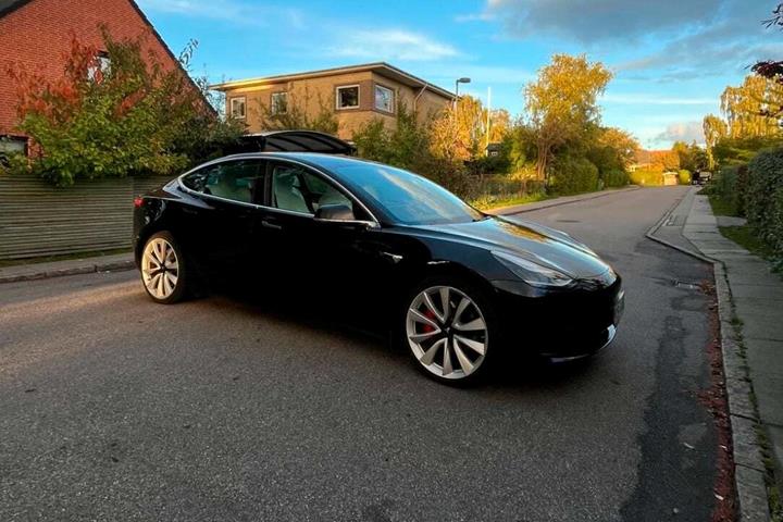 undefined Tesla Model 3 fra 2020 set udefra