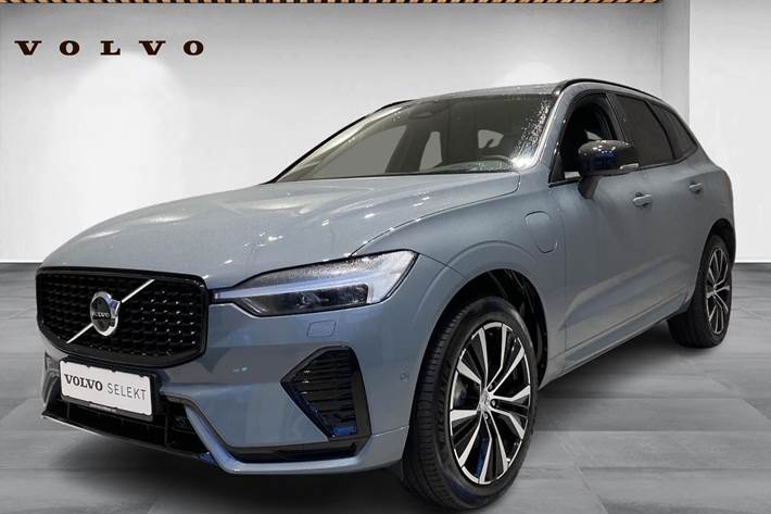 Grå Volvo XC60 fra 2023 set udefra