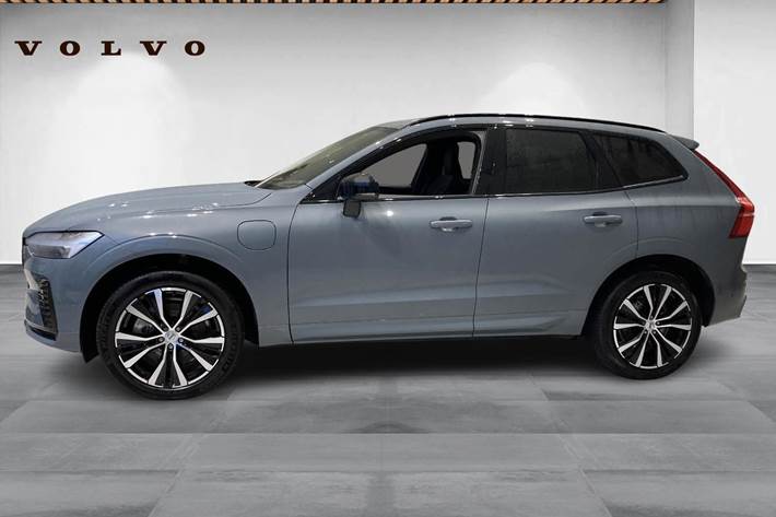 Grå Volvo XC60 fra 2023
