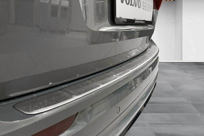 Grå Volvo XC60 fra 2023