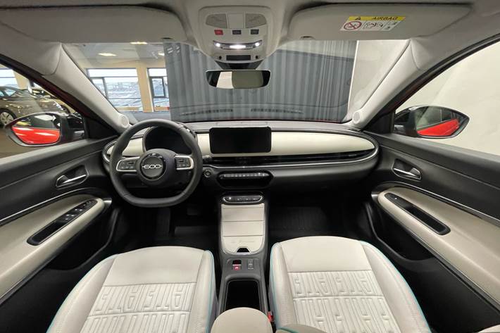 Rød Fiat 600e fra 2023