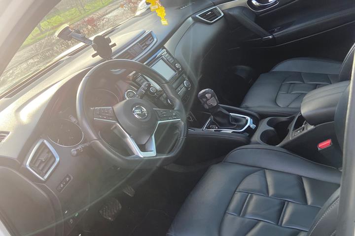 Hvid Nissan Qashqai fra 2019