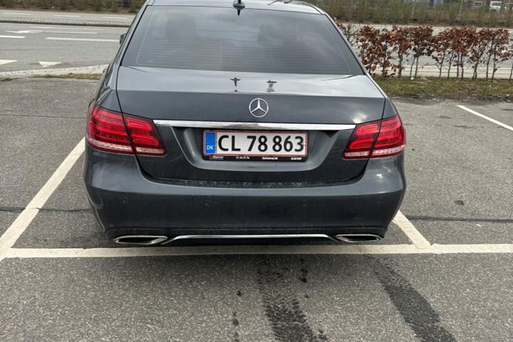 Grå Mercedes E-Klasse fra 2013