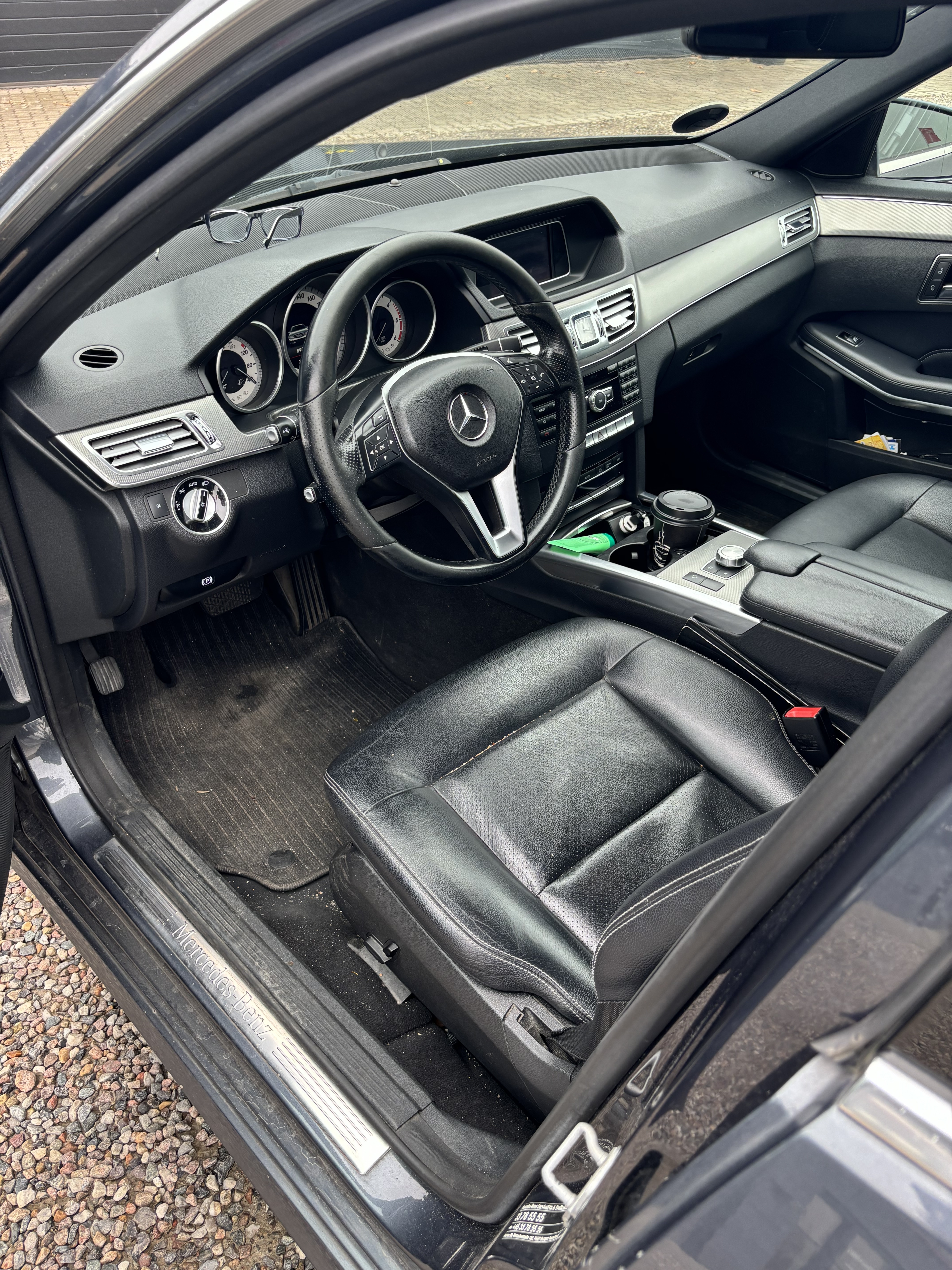 Grå Mercedes E-Klasse fra 2013