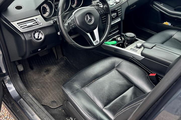 Grå Mercedes E-Klasse fra 2013