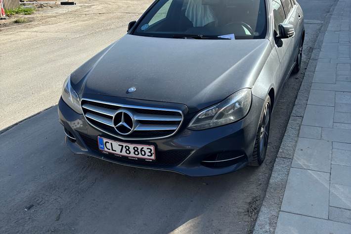 Grå Mercedes E-Klasse fra 2013