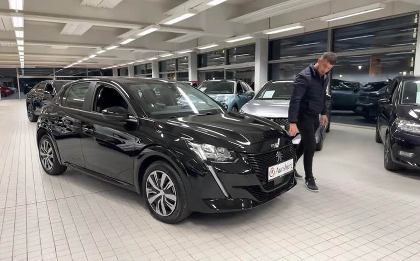 Peugeot e-208