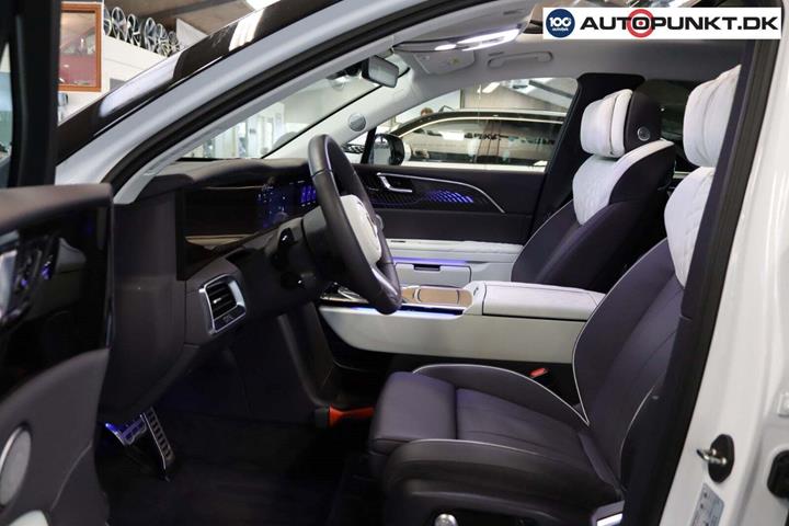 Hvid Hongqi E-HS9 fra 2024 set indefra