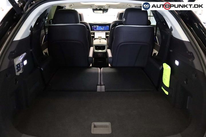 Hvid Hongqi E-HS9 fra 2024 set indefra