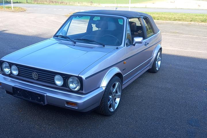 Sølv VW Golf Cabriolet fra 1992