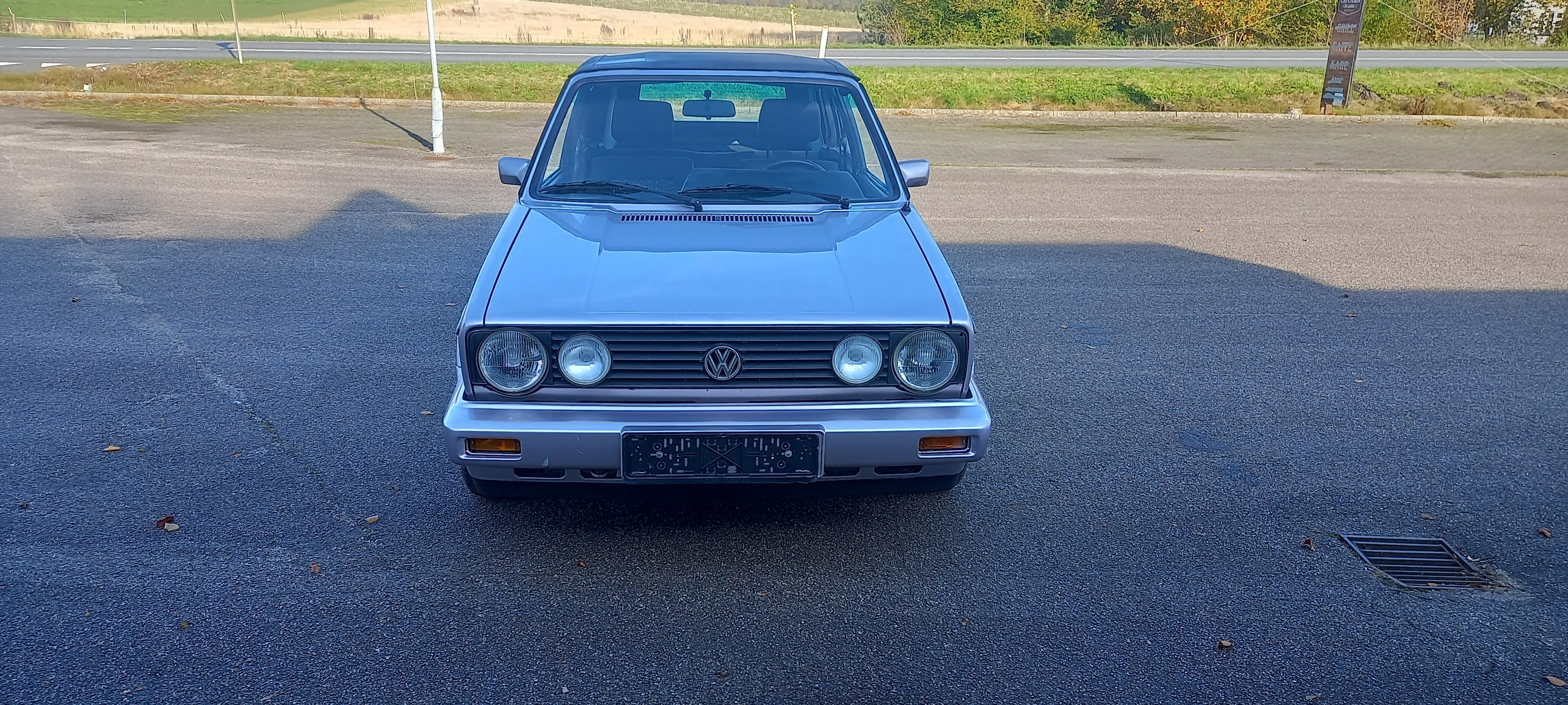 Sølv VW Golf Cabriolet fra 1992
