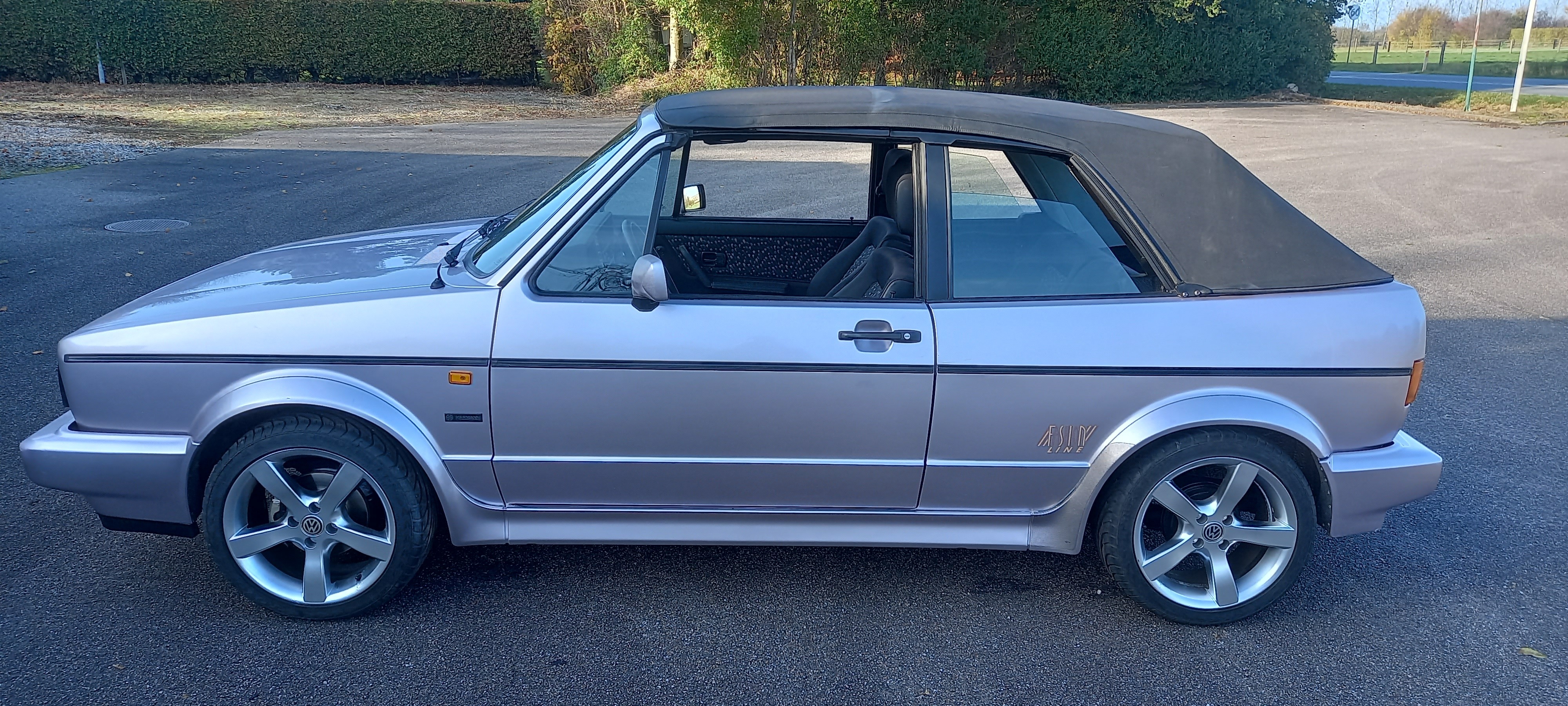 Sølv VW Golf Cabriolet fra 1992