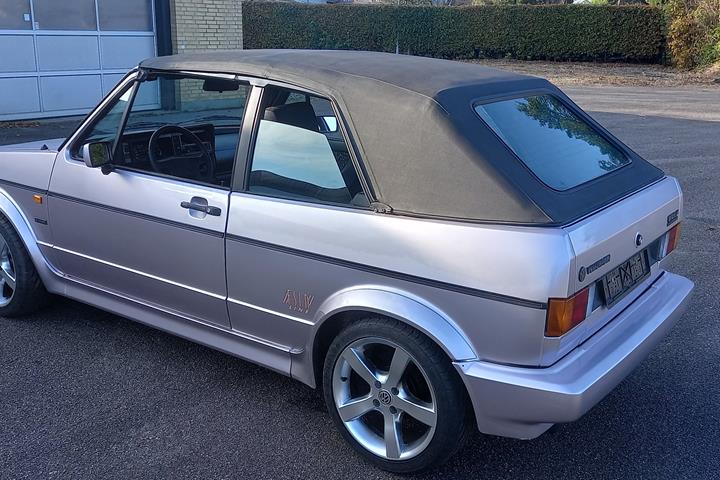 Sølv VW Golf Cabriolet fra 1992