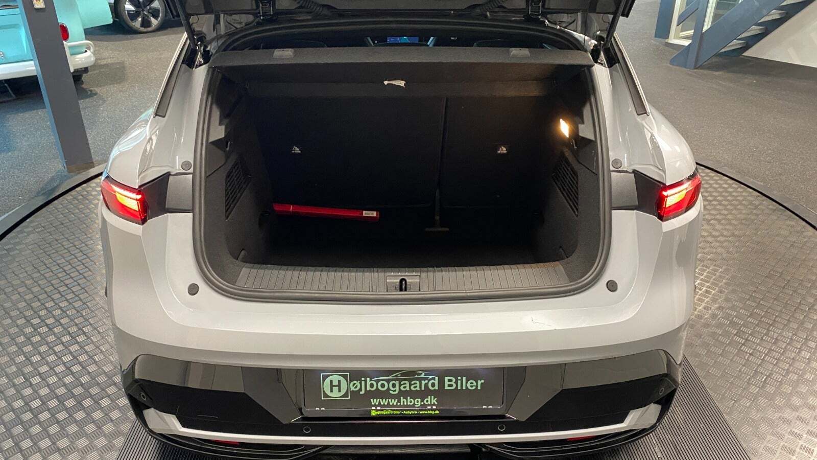 Grå Renault Megane E-Tech fra 2023