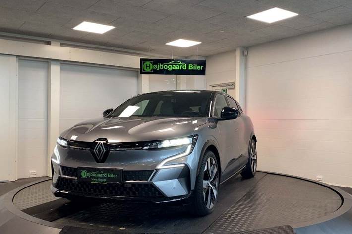 Grå Renault Megane E-Tech fra 2023 set udefra
