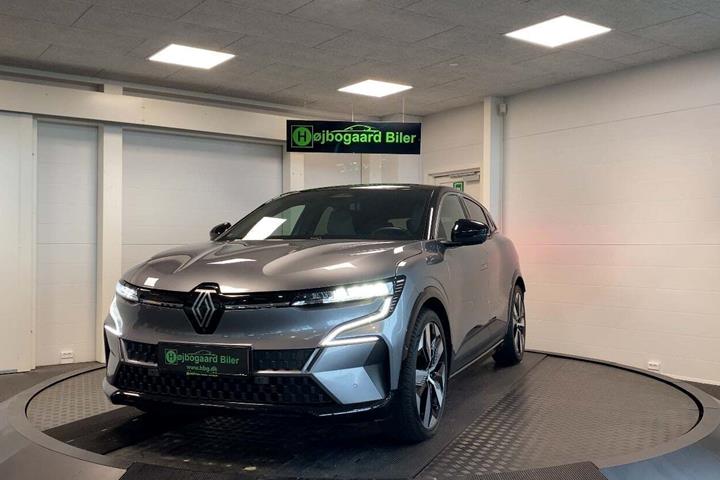 Grå Renault Megane E-Tech fra 2023 set udefra