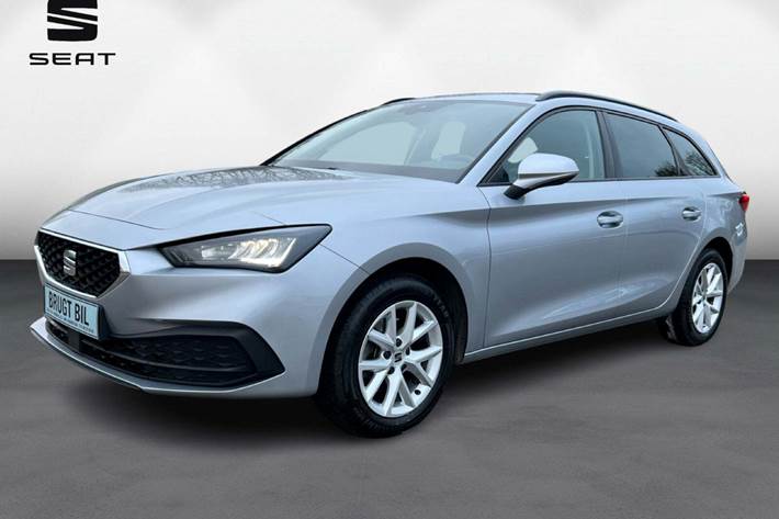 Sølv Seat Leon fra 2024 set udefra