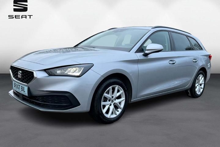Sølv Seat Leon fra 2024 set udefra