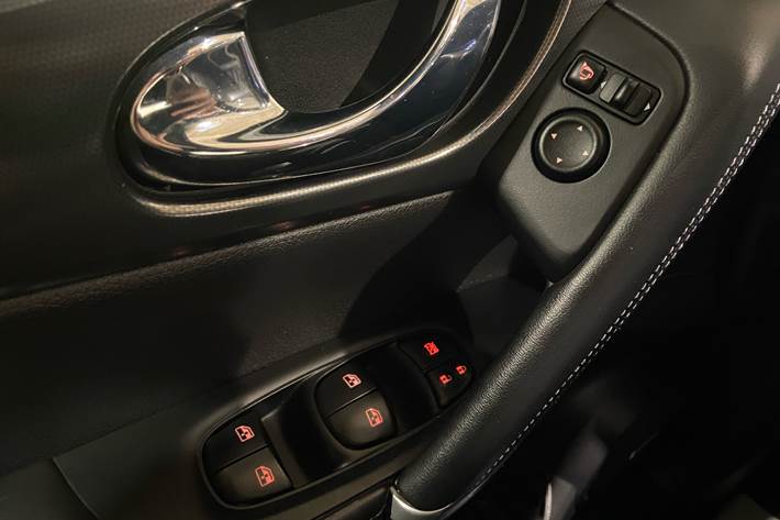 Sort Nissan Qashqai fra 2018