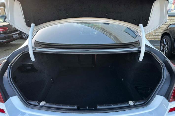 Hvid BMW 640i fra 2015