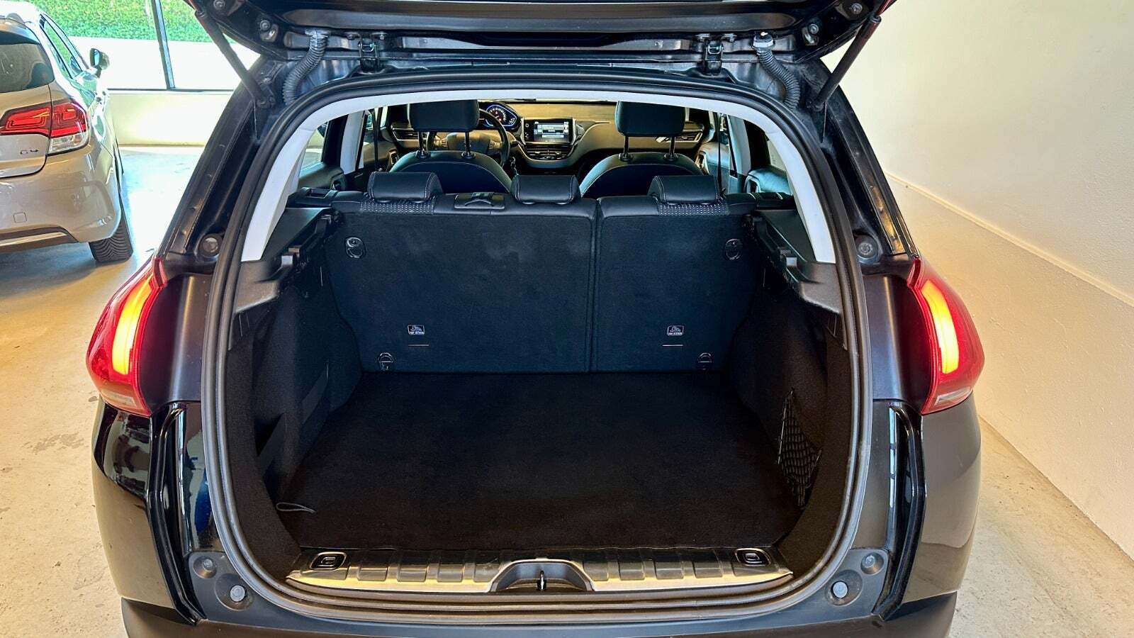 Sort Peugeot 2008 fra 2019