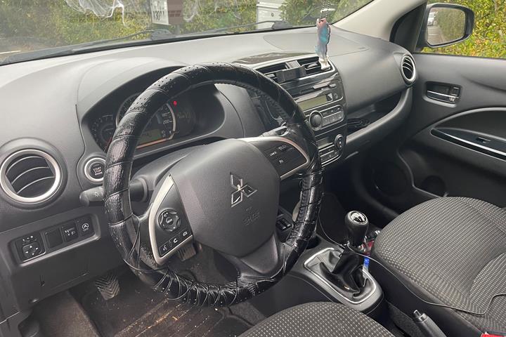 Sort Mitsubishi Space Star fra 2015