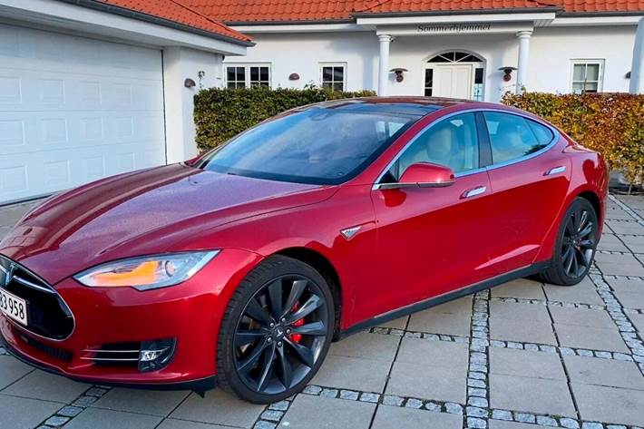 undefined Tesla Model S fra 2015 set udefra