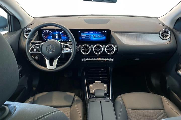 Hvid Mercedes EQA 250 fra 2023