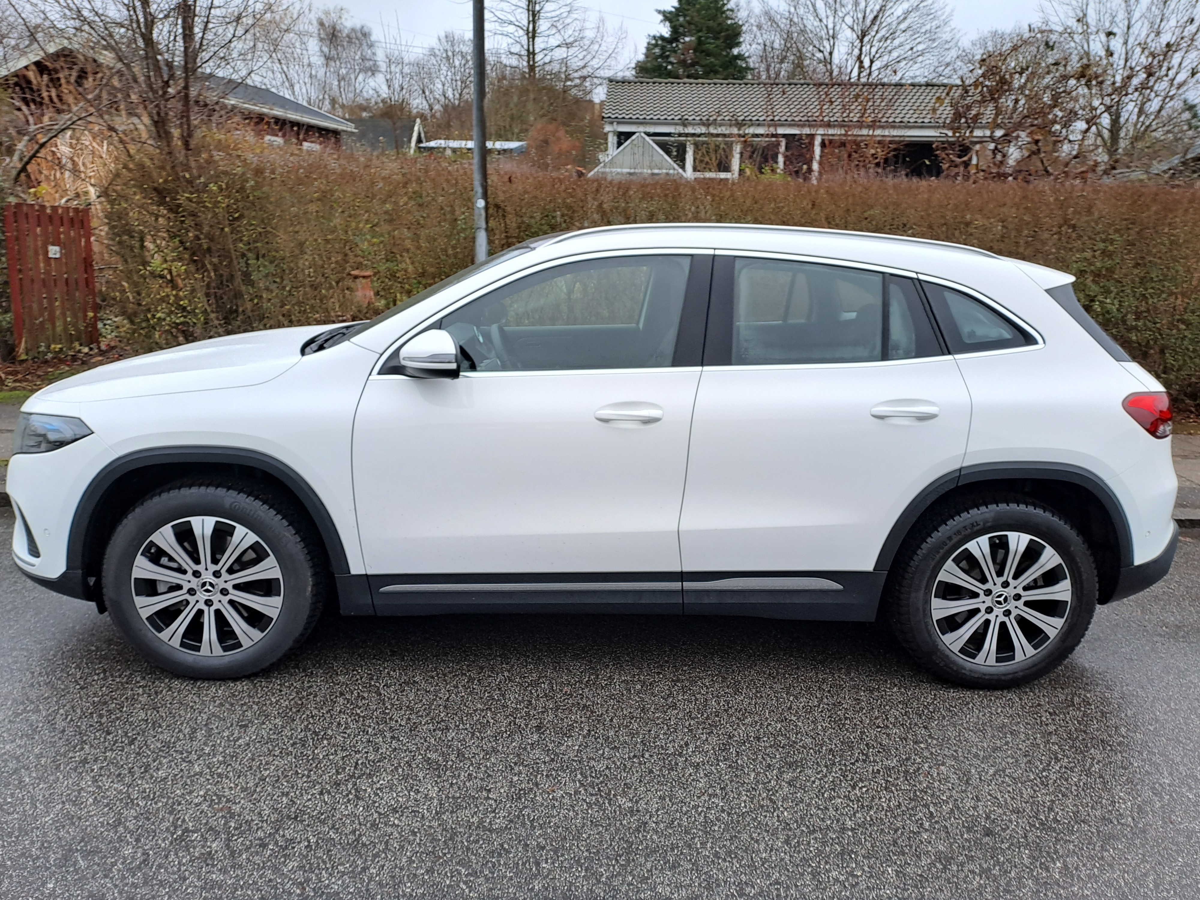 Hvid Mercedes EQA 250 fra 2023